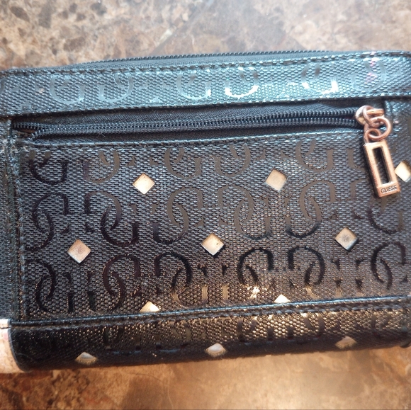 GUESS wallet - Picture 2 of 4